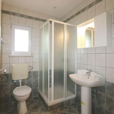 Ferienhaus-in-porec-mit-pool-melisa-6 3* Porec