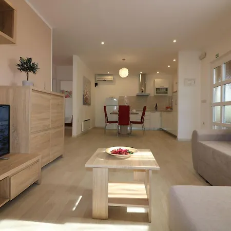Ferienhaus-in-porec-mit-pool-melisa-6 Porec