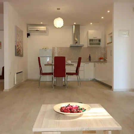Hotel Ferienhaus-in-porec-mit-pool-melisa-6 3*