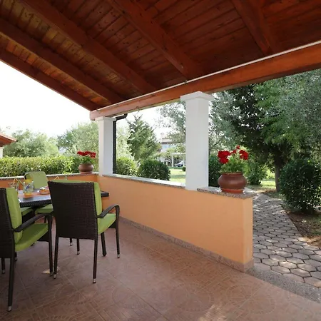 Ferienhaus-in-porec-mit-pool-melisa-6 Hotel 3*