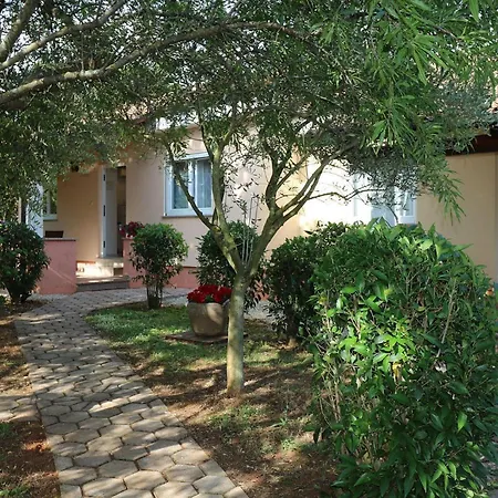 Ferienhaus-in-porec-mit-pool-melisa-6 Hotel Porec